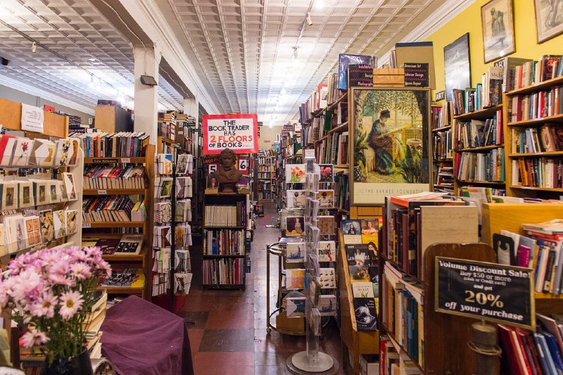20150428_204005 D4S.jpg - The Book Trader a longstanding 2nd hand book store in historic district